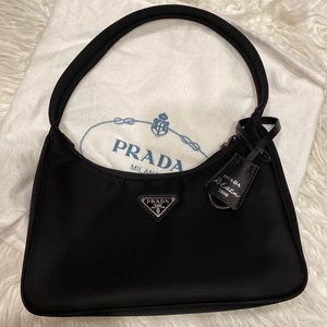 Authentic Prada Re-Edition 2000 Black Nylon